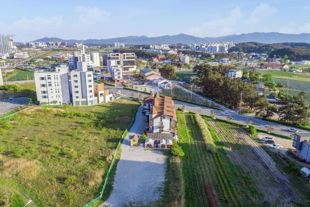 Santa Beach Pension Гангнеунг Екстериор снимка